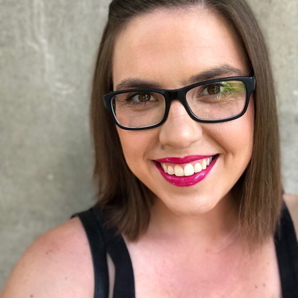 Meet your Posher, Amanda - Picture 3 of 6